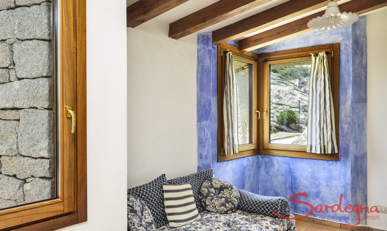 Penthouse Domus 16 | Camera con divano letto e letto a castello Camera con tre posti letto