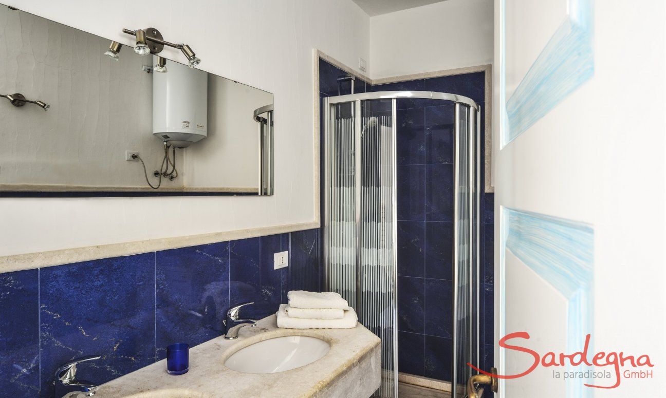Villa Torretta Chia | Bagno 4 con doccia e lavatrice Bagno