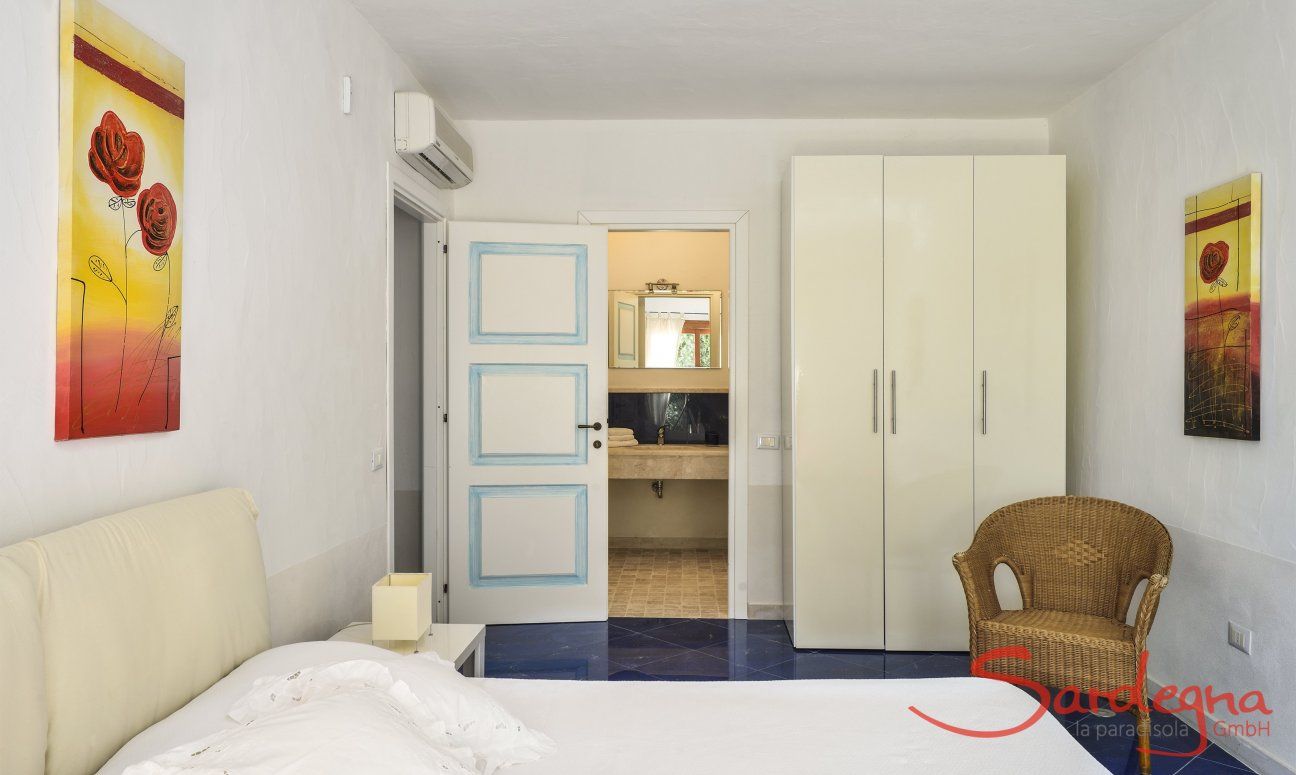 Villa Torretta Chia | Camera 2 con letto matrimoniale e bagno privato Camera da letto
