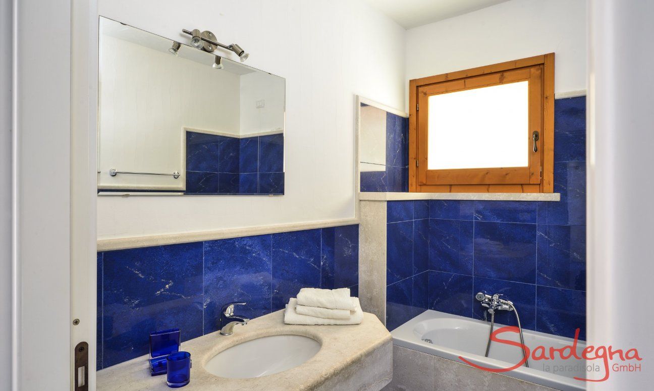 Villa Torretta Chia | Bagno 3 con vasca Sardegna