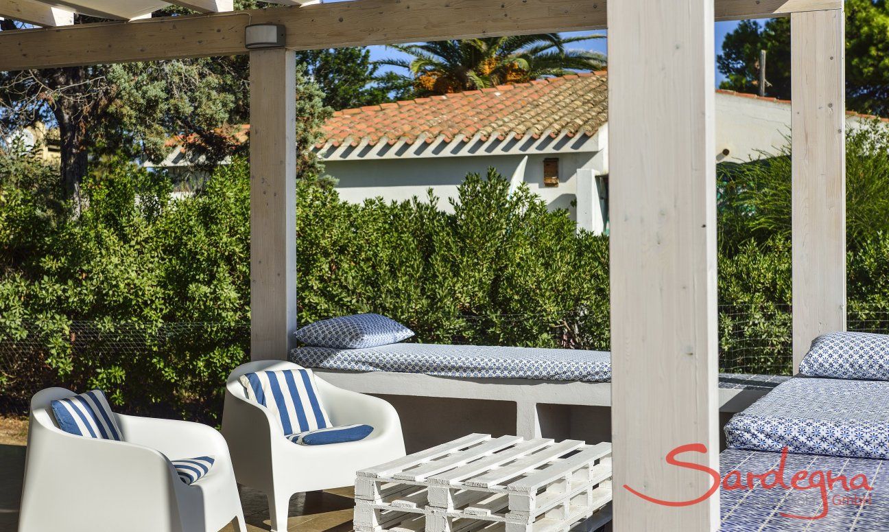 Villa Graziano | Terrazza esterna verso il giardino Neu