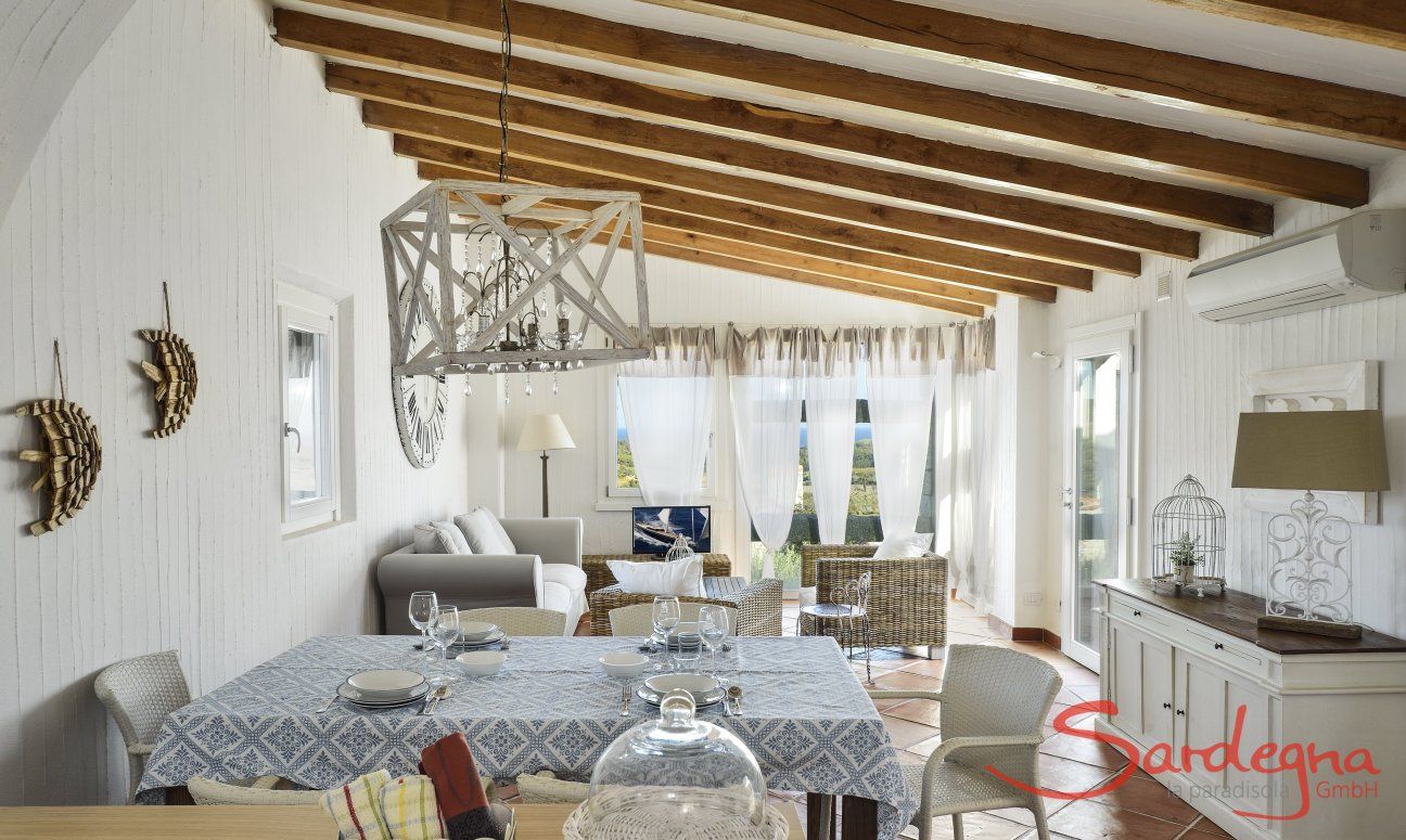 Li Conchi 20 | Sala con zona pranzo, zona living e vista mare N° 20