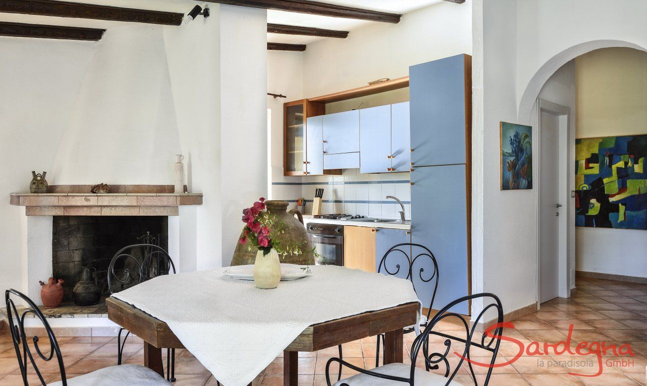 Villa La Viola | Angolo cucina dietro il camino Angolo cucina