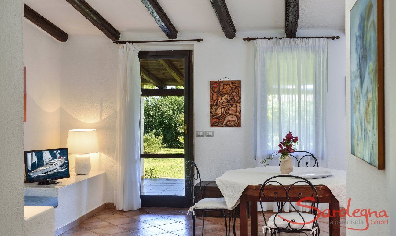 Villa La Viola | Soggiorno con porta finestra sul giardino New picture