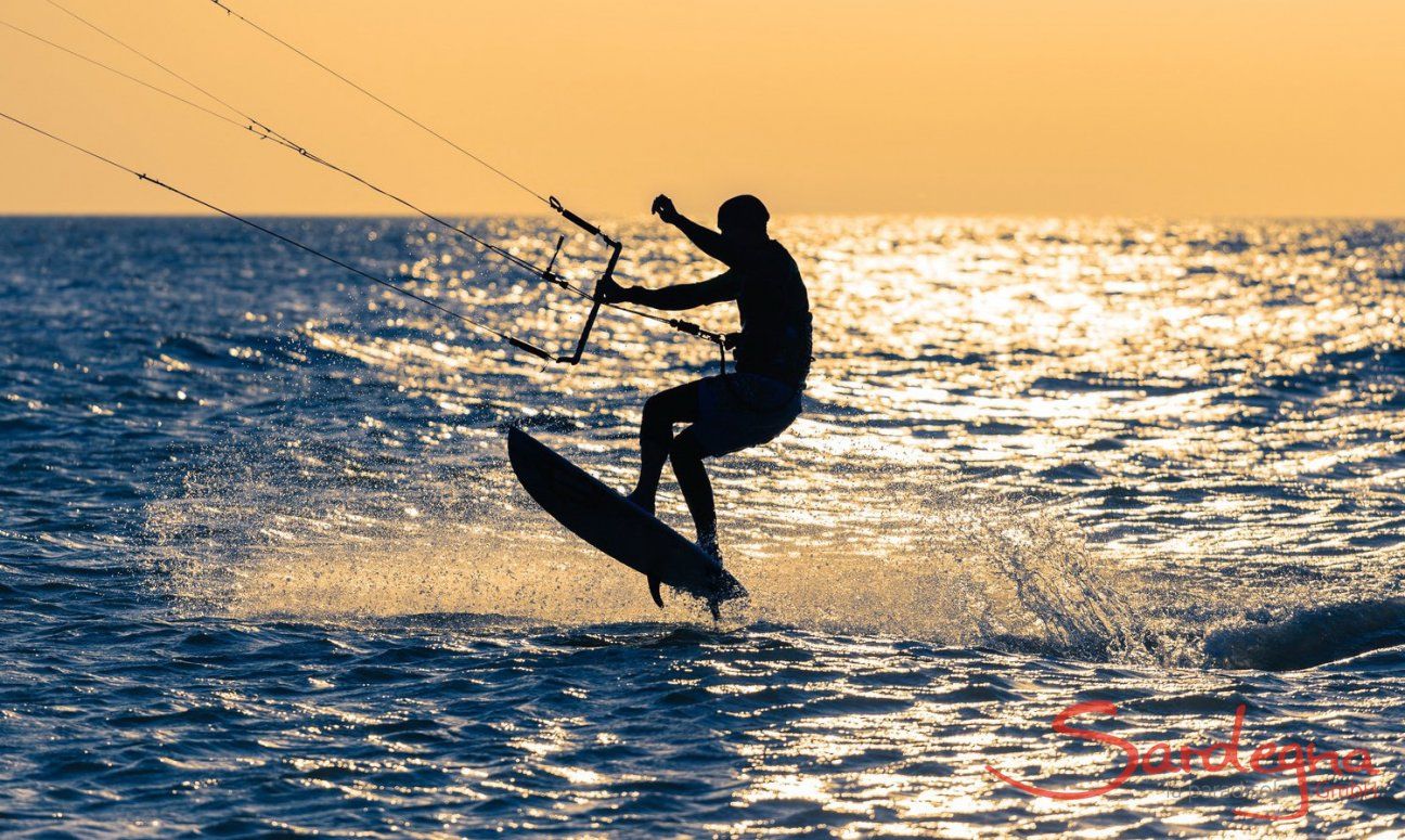 Chia | Kitesurf al tramonto Sardegna