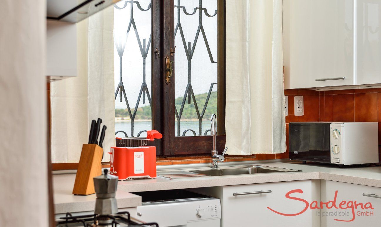 Villa Su Faru 1 | Cucina con vista mare Cucina con vista mare