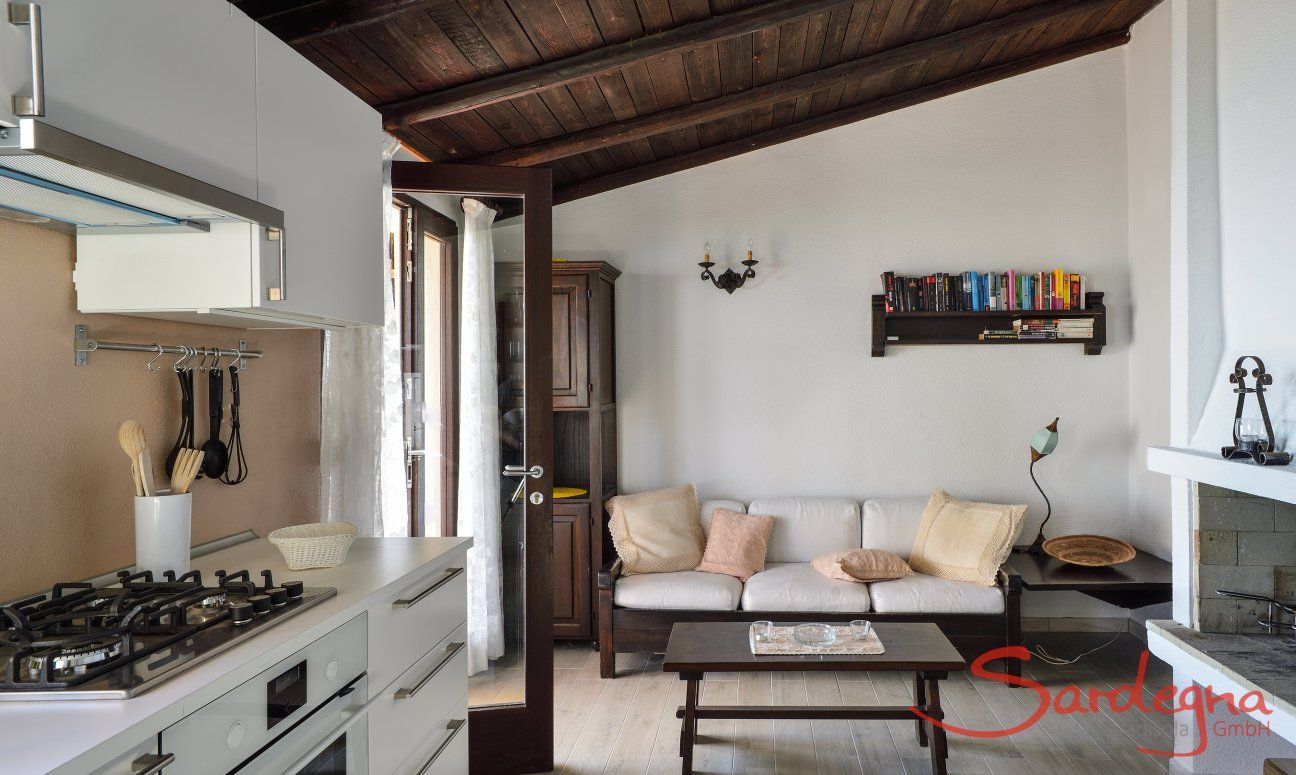 Salotto con cucina in stile moderna con pavimento grigio