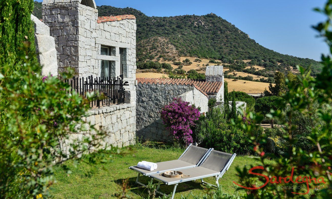 Li Conchi 5 | Giardino mediterraneo davanti alla casa Giardino naturale mediterraneo della casa vacanza Li Conchi 5