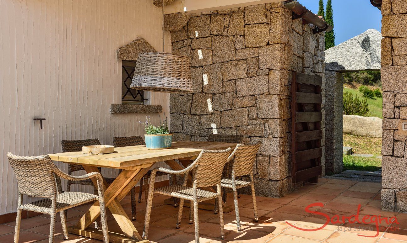 Li Conchi 5 | Tavolo da Pranzo all'aperto Tavolo da Pranzo all'aperto sulla veranda di Li Conchi 5