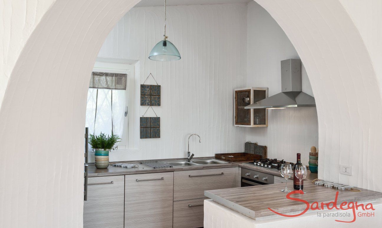 Li Conchi 5 | Cucina con grande arco come ingresso Cucina