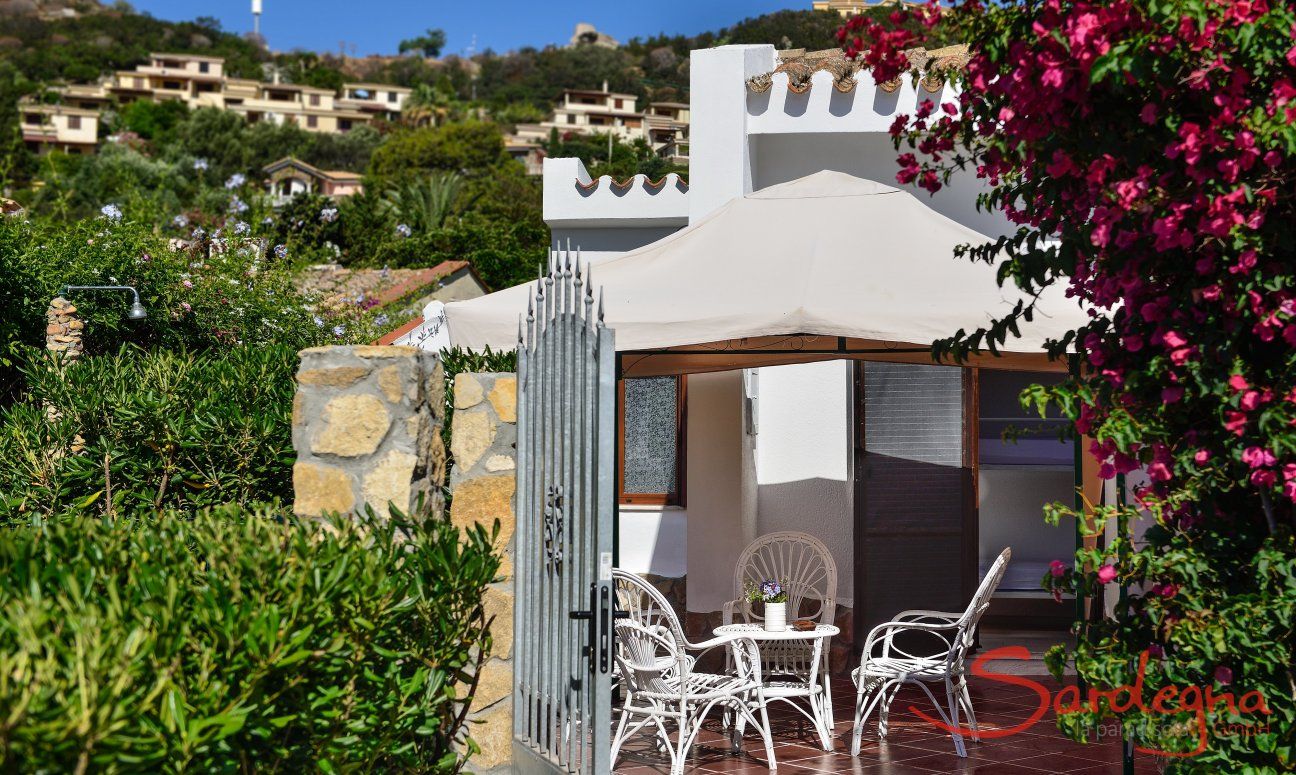 Villa Chiara | Terrazza con salotto da esterno Gazebo