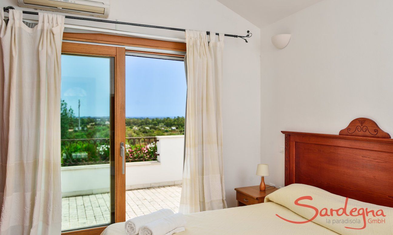 Villa del Campo | Camera 1 al primo piano con vista mare e veranda (non arredata) Camera al primo piano