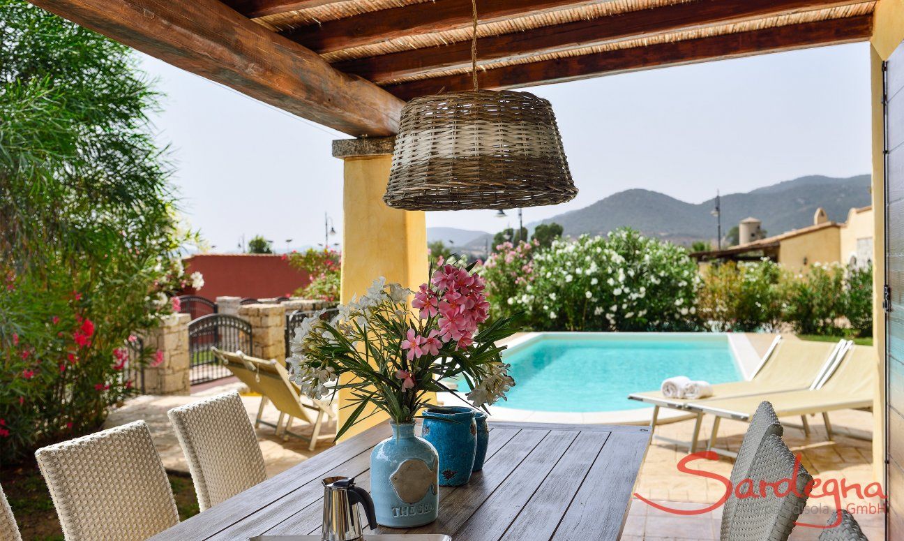 Villa Campidano 8 | Pranzo con vista piscina Pranzo con vista piscina