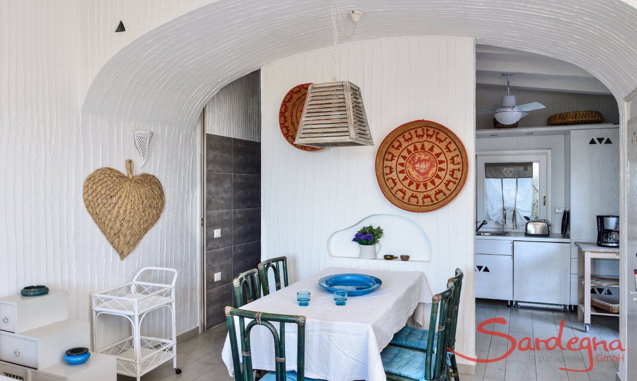 Casa 8 | Vista dalla zona giorno alla cucina Cucina