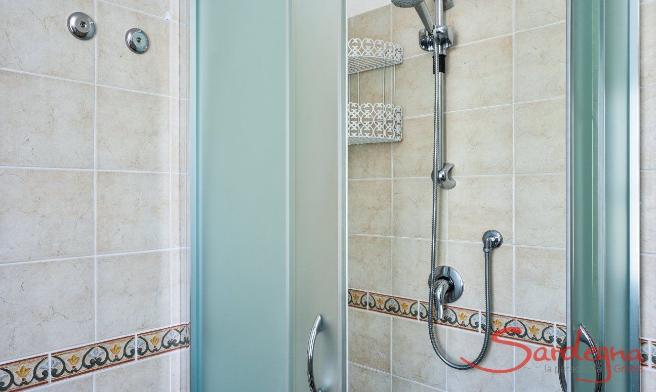 Villa Nicola | Bagno 1 con doccia Doccia