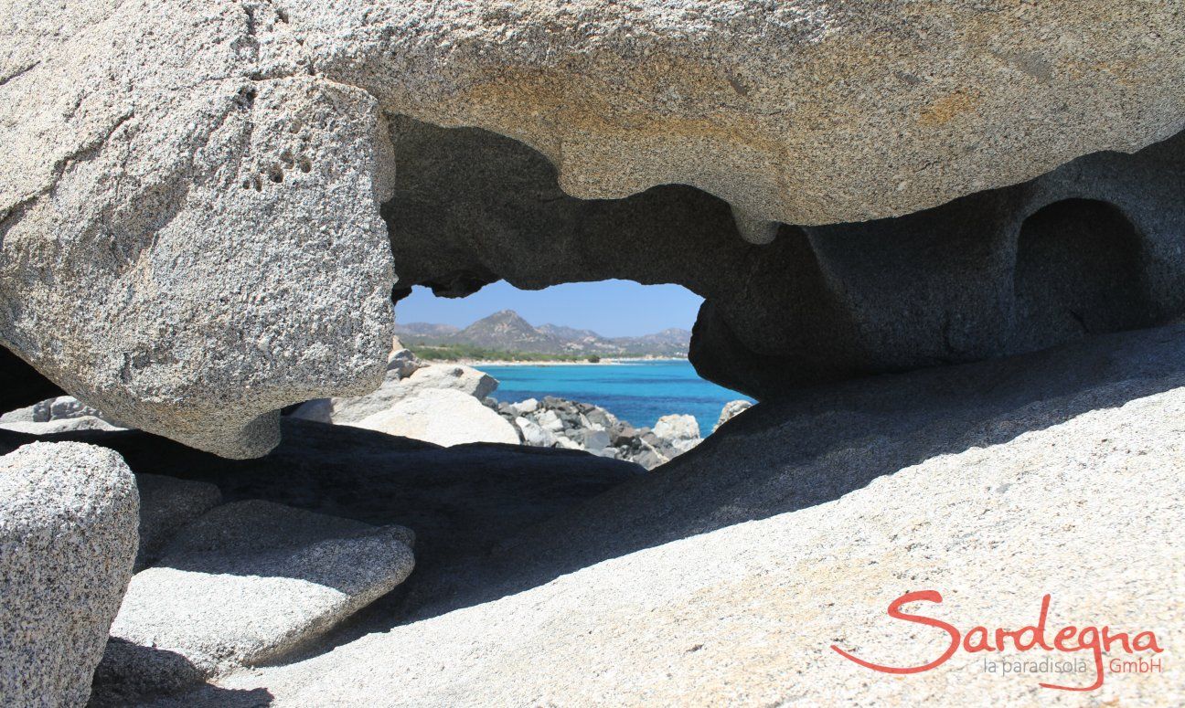 Casa Meloni 2 | Vista da S.Elmo da una grotta di roccia verso Costa Rei Sardegna