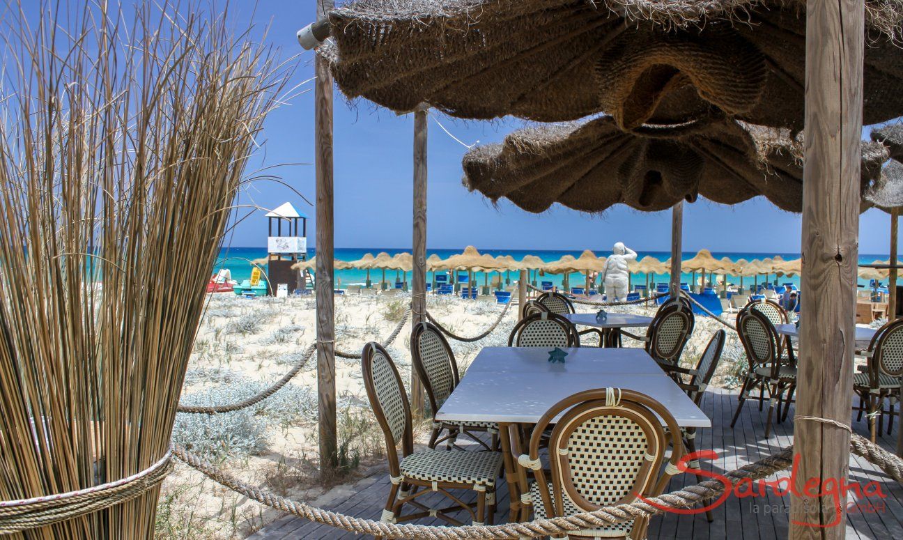 Bar e ristorante Tametete sulla spiaggia di Cala Sinzias