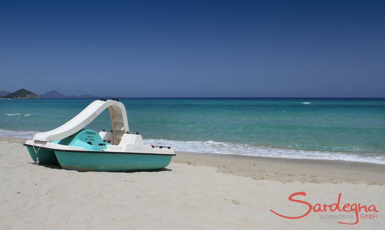 Noleggio pedalo sulla spiaggia di Cala Sinzias