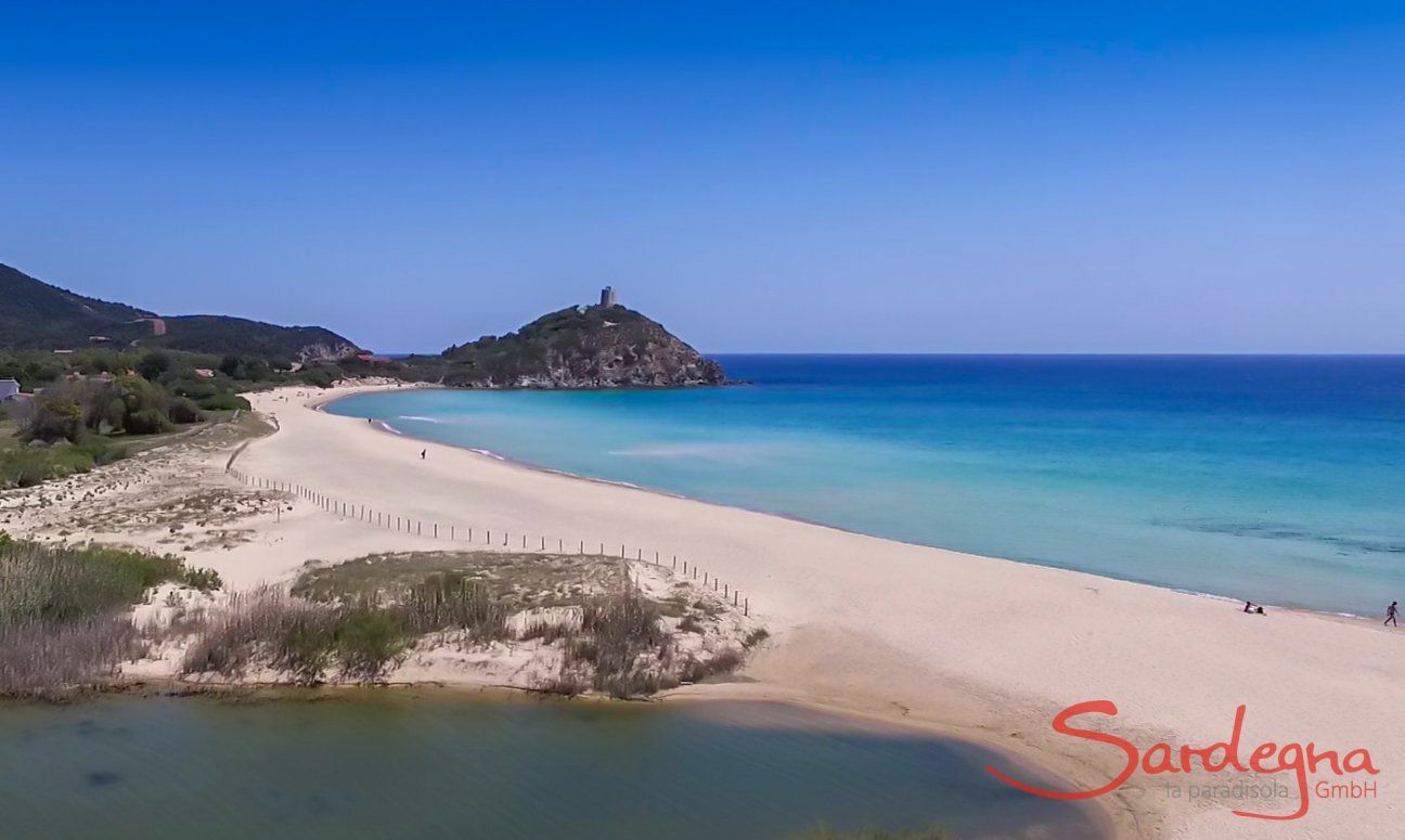 Chia spiaggia e isola Su Giudeu