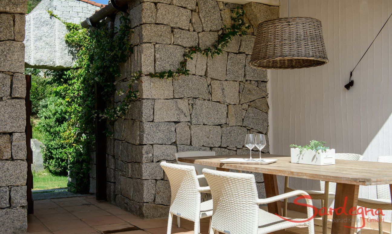 Zona pranzo sotto il cielo aperto