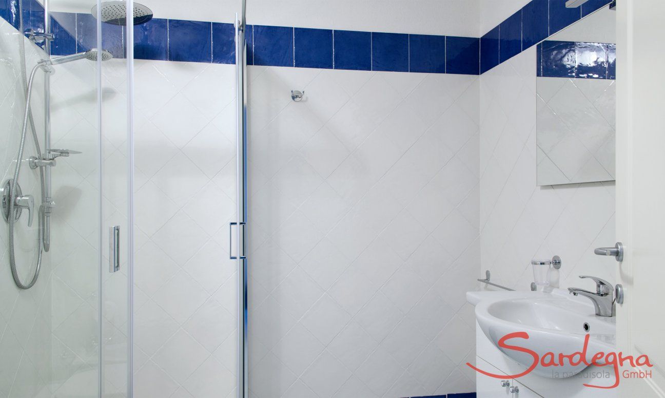 Li Conchi 37 | Bagno privato della camera 3 con doccia Bagno 3 semi interrato