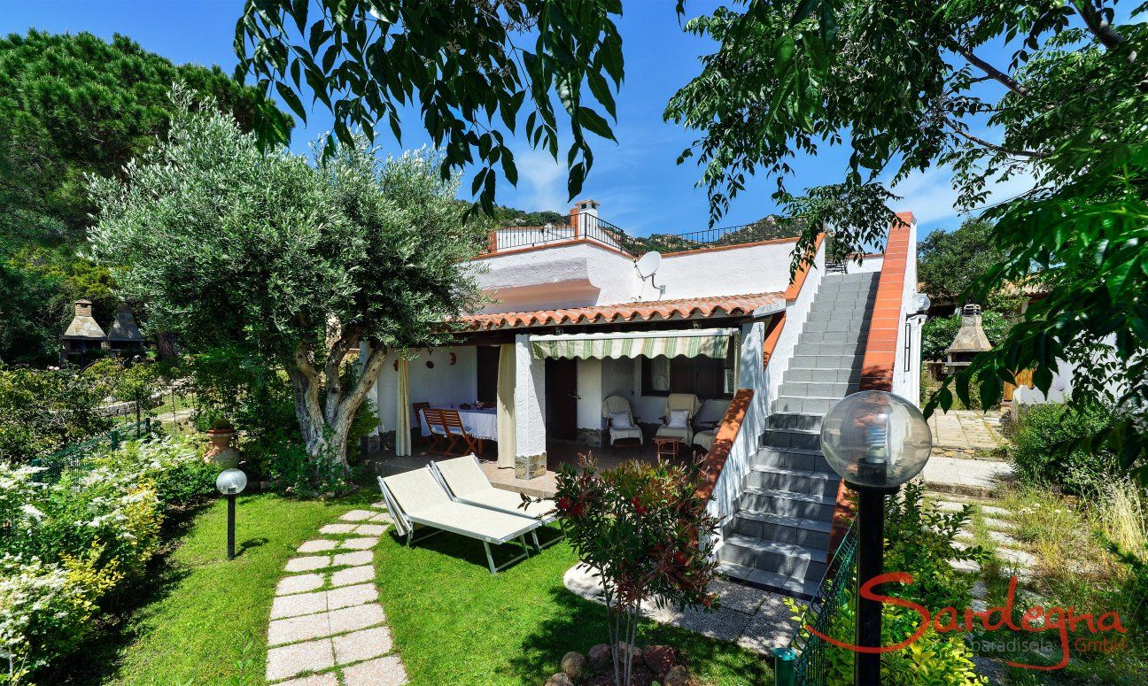 Villa Nicola | Villetta fondo schiera con giardinetto privato Vista dal giardino
