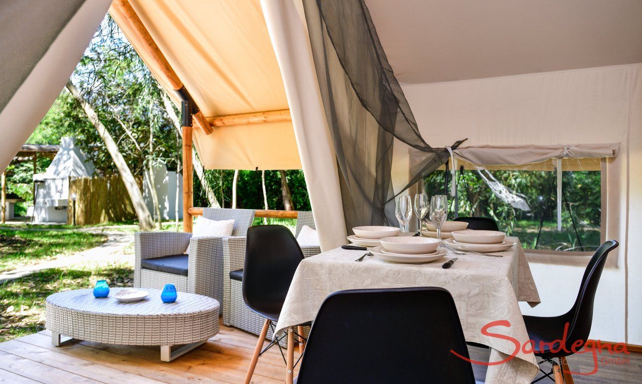 Zelt-Lodge Orri 2 | Un esperienza unica in Ogliastra (Foto della tenda 1, foto reale segue in primavera) Veranda e giardino