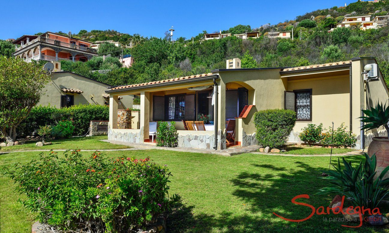 Villa Alessia | Casa singola con giardino privato Giardino e casa
