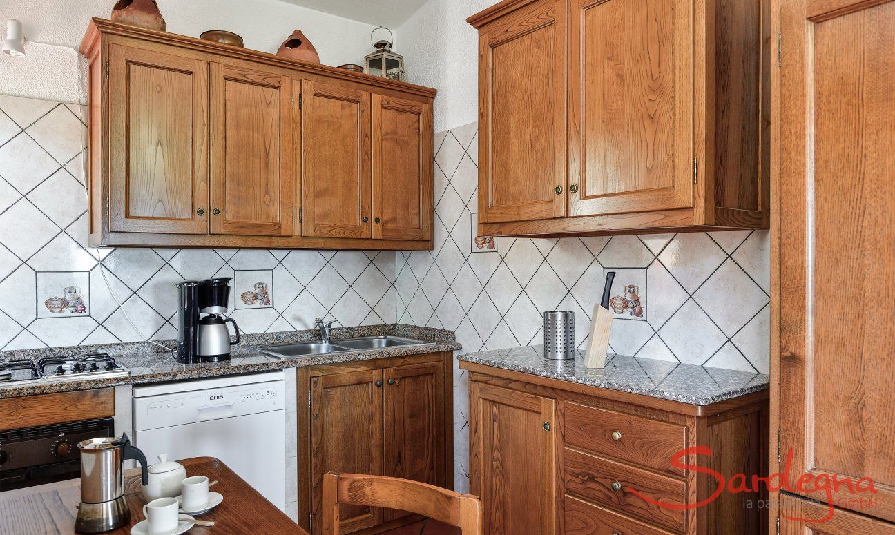 Villa Alessia | Cucina con lavastoviglie, fornelli a gas e forno elettrico, nochè grande frigo e freezer Cucina