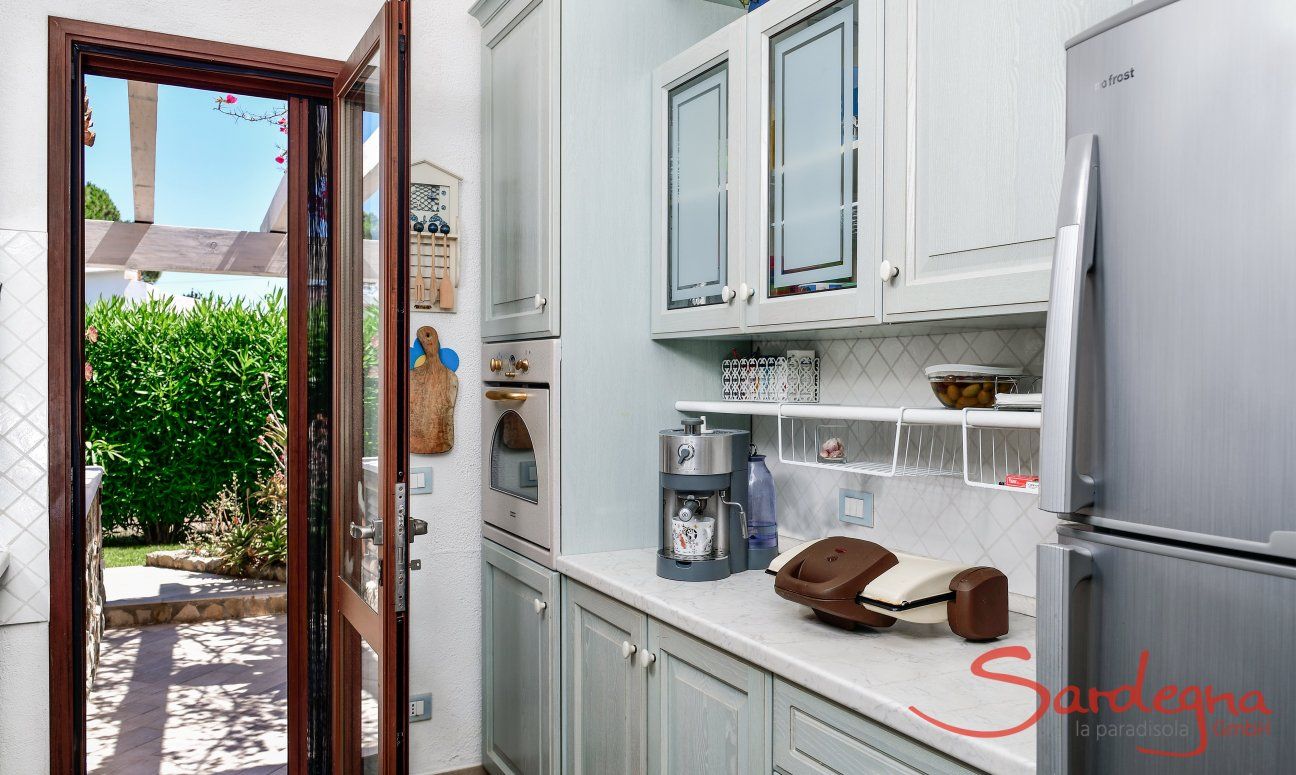 Cucina con porta sulla terrazza