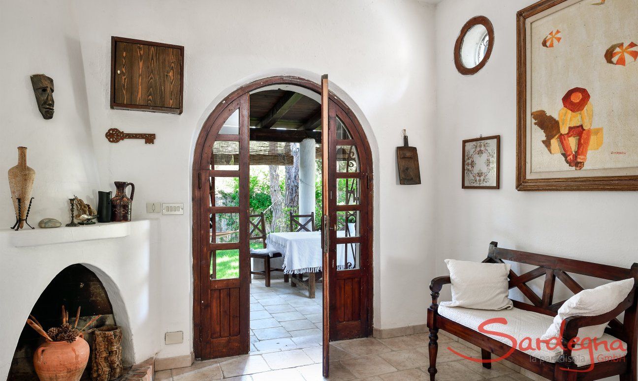 Villa Liliana | Porta dal salotto per la veranda Porta dal salotto per la veranda