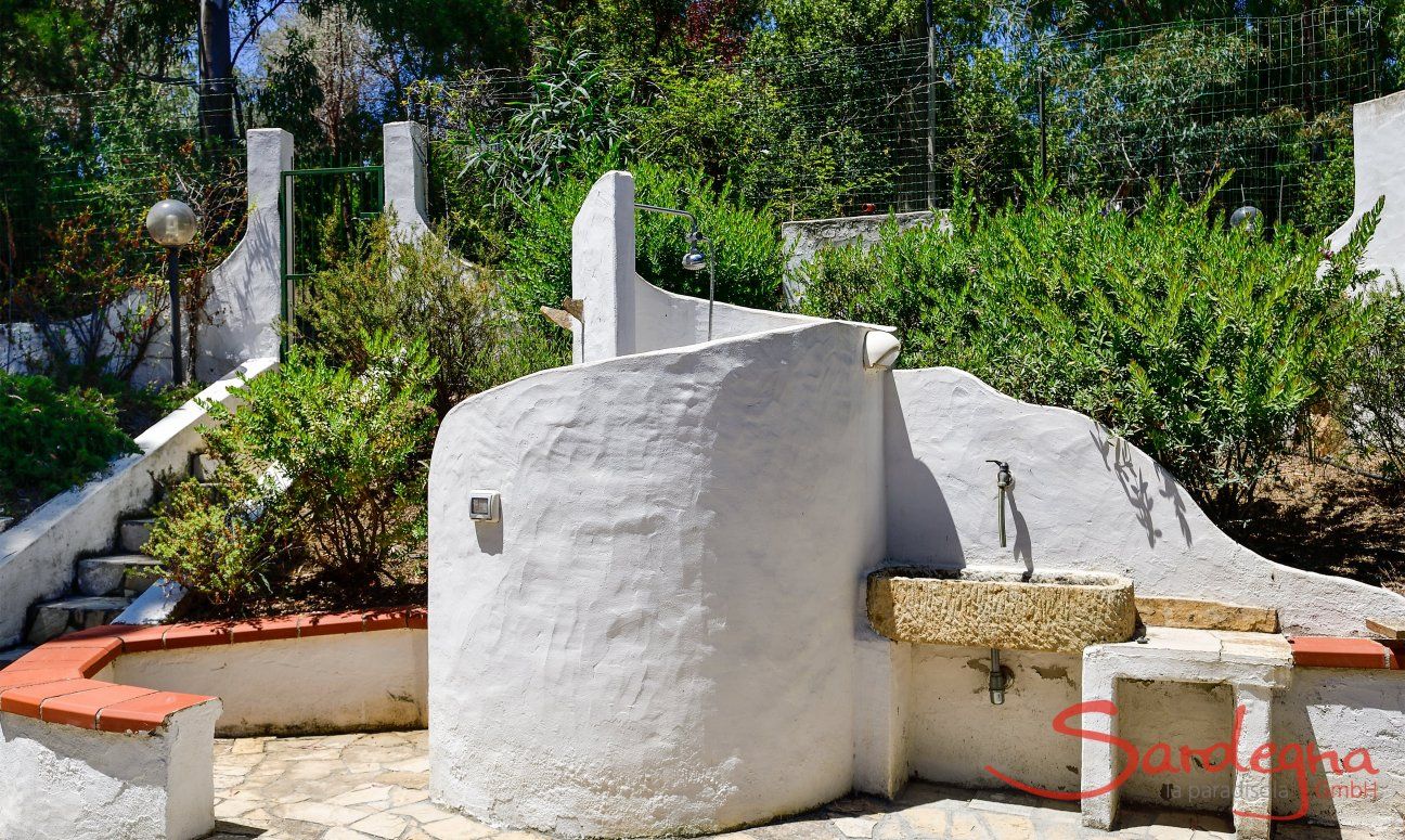 Villa Liliana | Doccia esterna murata Doccia esterna murata