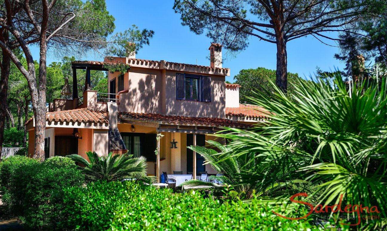 Villa Pino | Giardino e Villa Pino al pianterreno Giardino e Villa Pino (pianterreno)