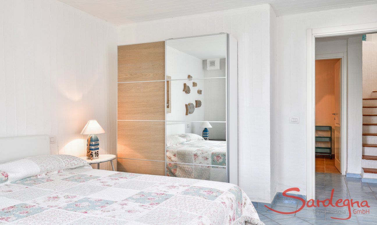 Li Conchi 35 | Camera al piano di sotto con letto matrimoniale e bagno con doccia Camera seminterrato