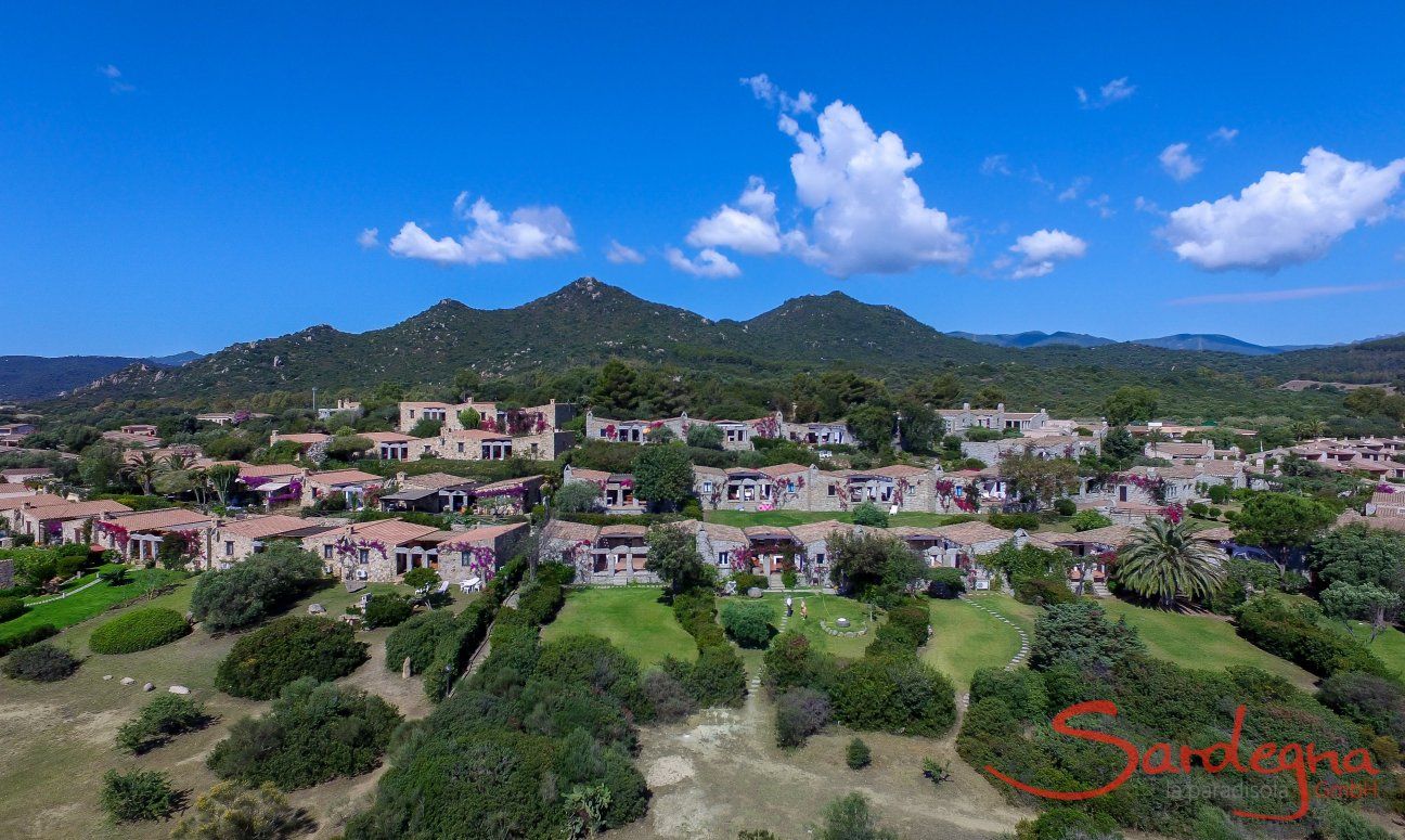 Vista aerea del condominio di Sant'Elmo in Sardegna