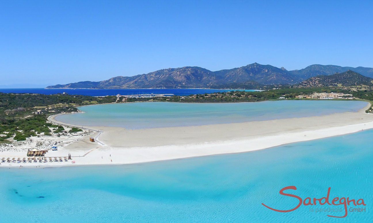 Villa Liliana | Spiaggia di porto Giunco, lata ovest della spiaggia di fornte Villa Liliana Spiaggia di porto Giunco, lata ovest della spiaggia di fornte Villa Liliana