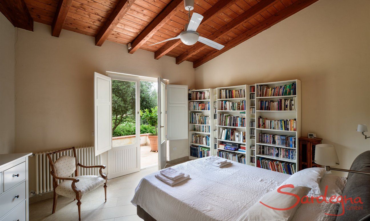 Villa Caroline | Camera 1 con letto matrimoniale e accesso diretto alla terrazza e al giardino Camera 4