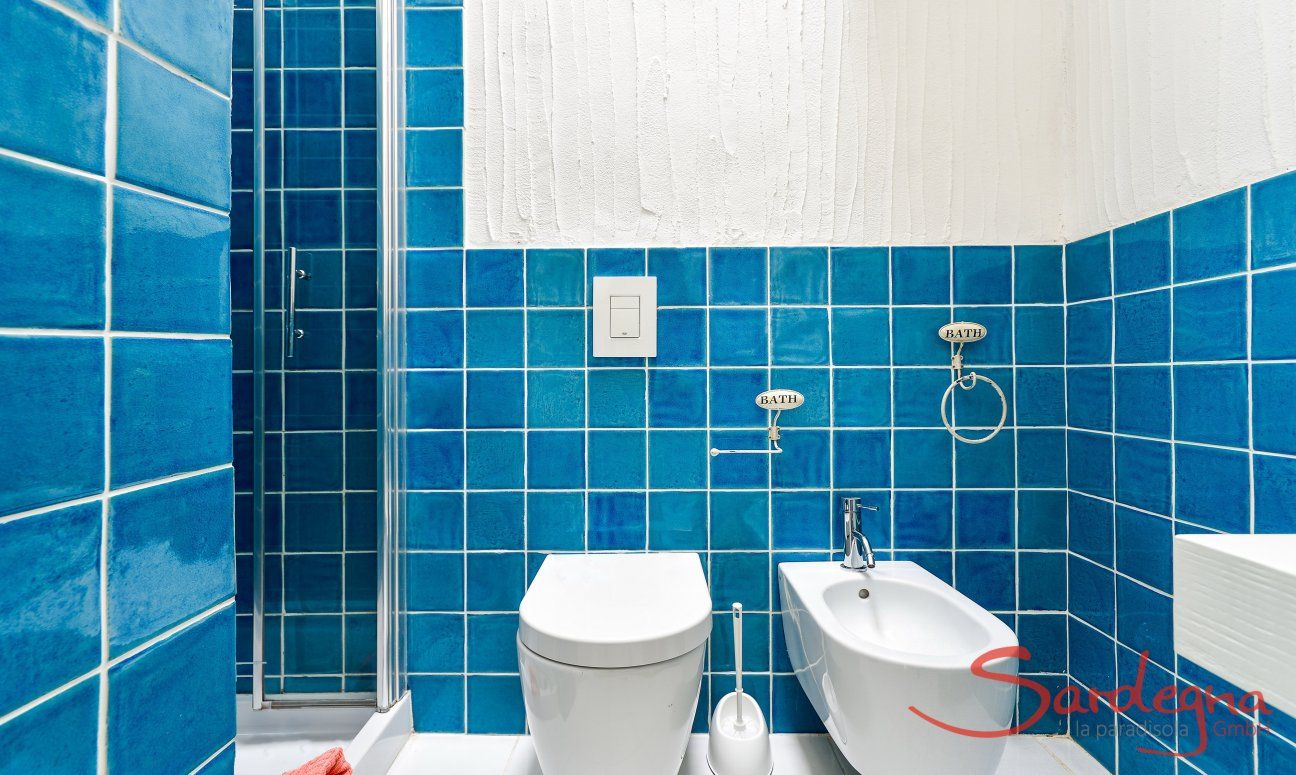 Casa 2 | Su ogni lato del patio si trova un bagno con doccia Bagno