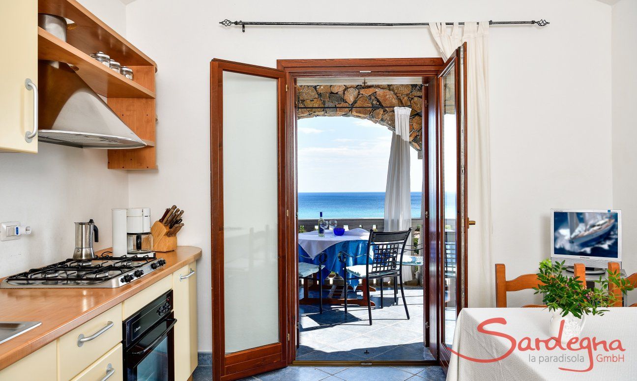 Apartment Castededdu 5 | Cucina e veranda con vista mare Cucina e veranda