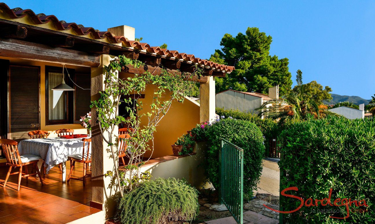 Terrazza e cancello d'ingresso