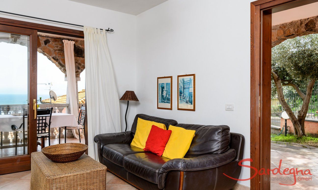 Apartment Castededdu 2 | Ingresso e salotto con vista mare Ingresso e salotto con vista mare