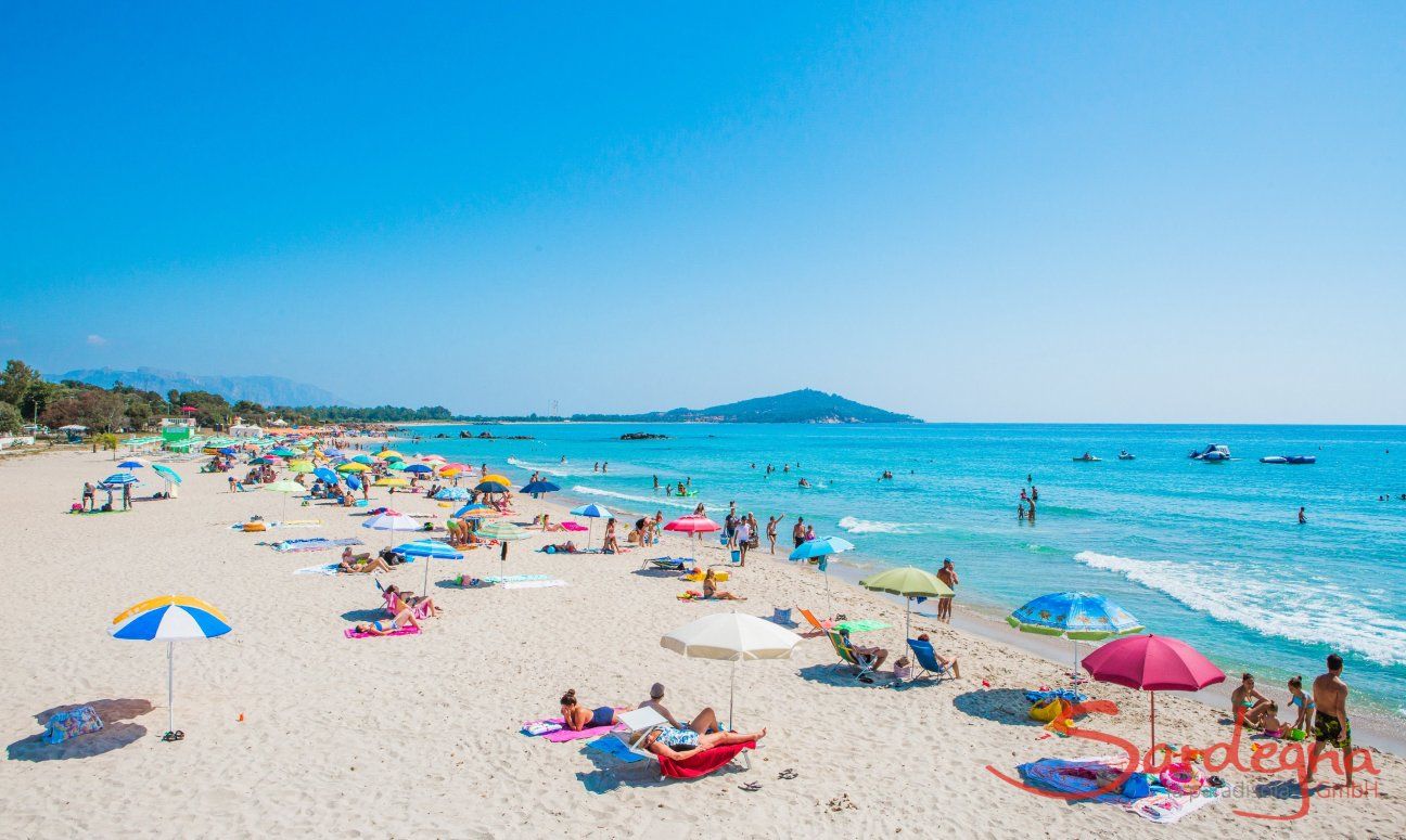 Lido di Orri con poche persone anche in alte stagione