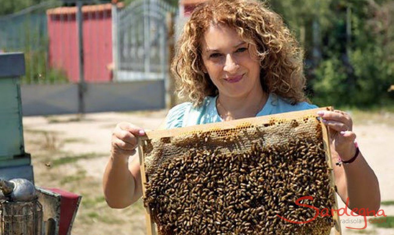 Cristina Caboni é scrittice e produttrice di miele 