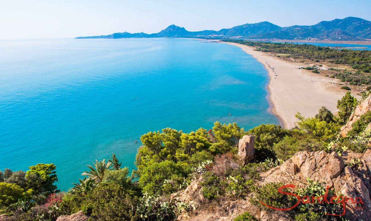 Tutta la spiaggia di Torresalinas con la sua costa