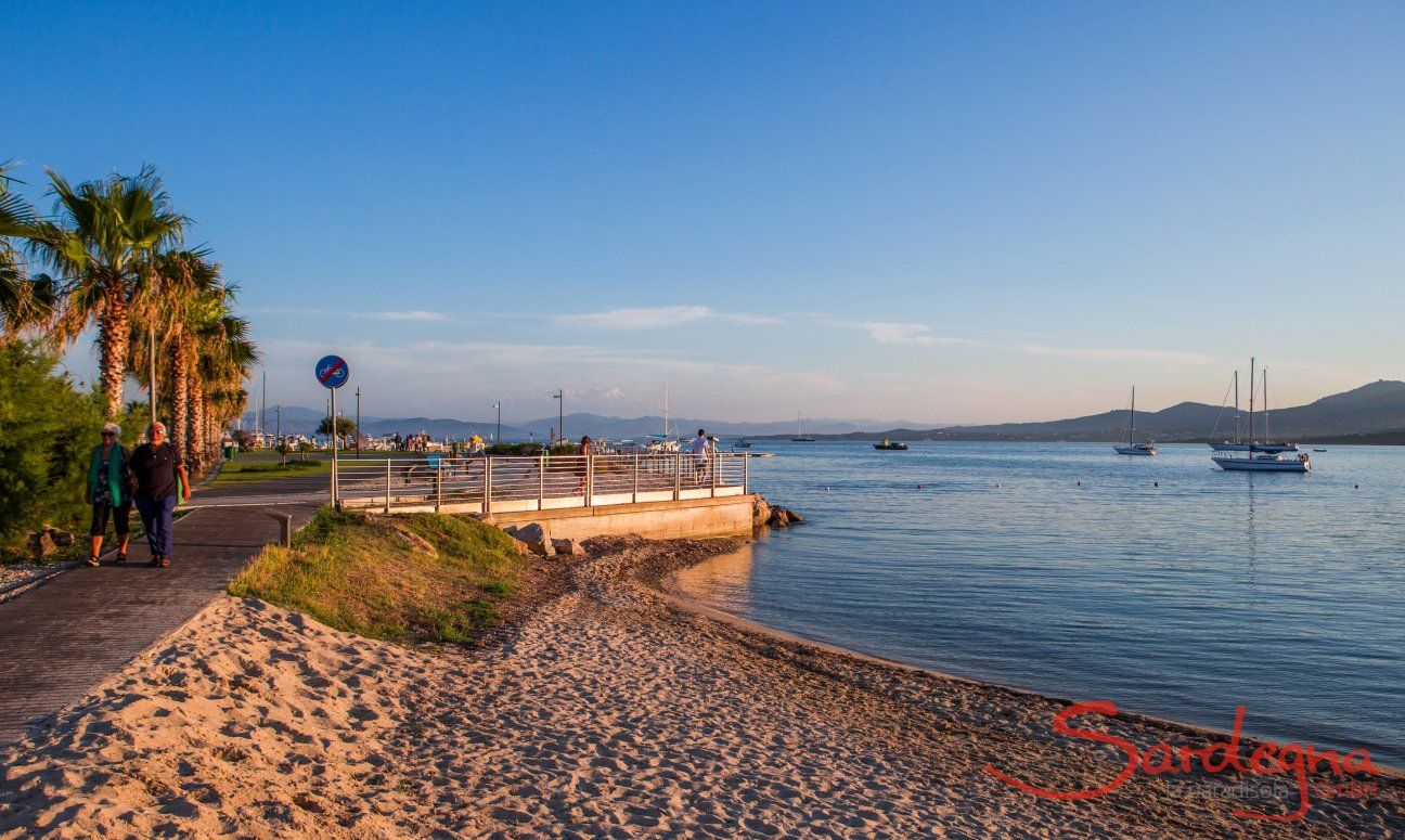 Spiaggi di sabbia nella cittadina di Golfo Aranci