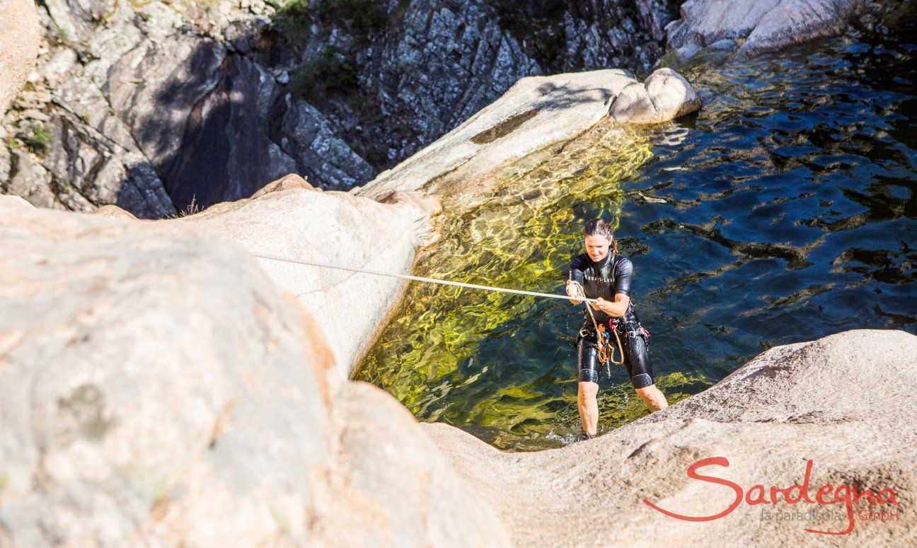 Trekking e bagni nelle colline di Alà dei Sardi dietro San Teodoro