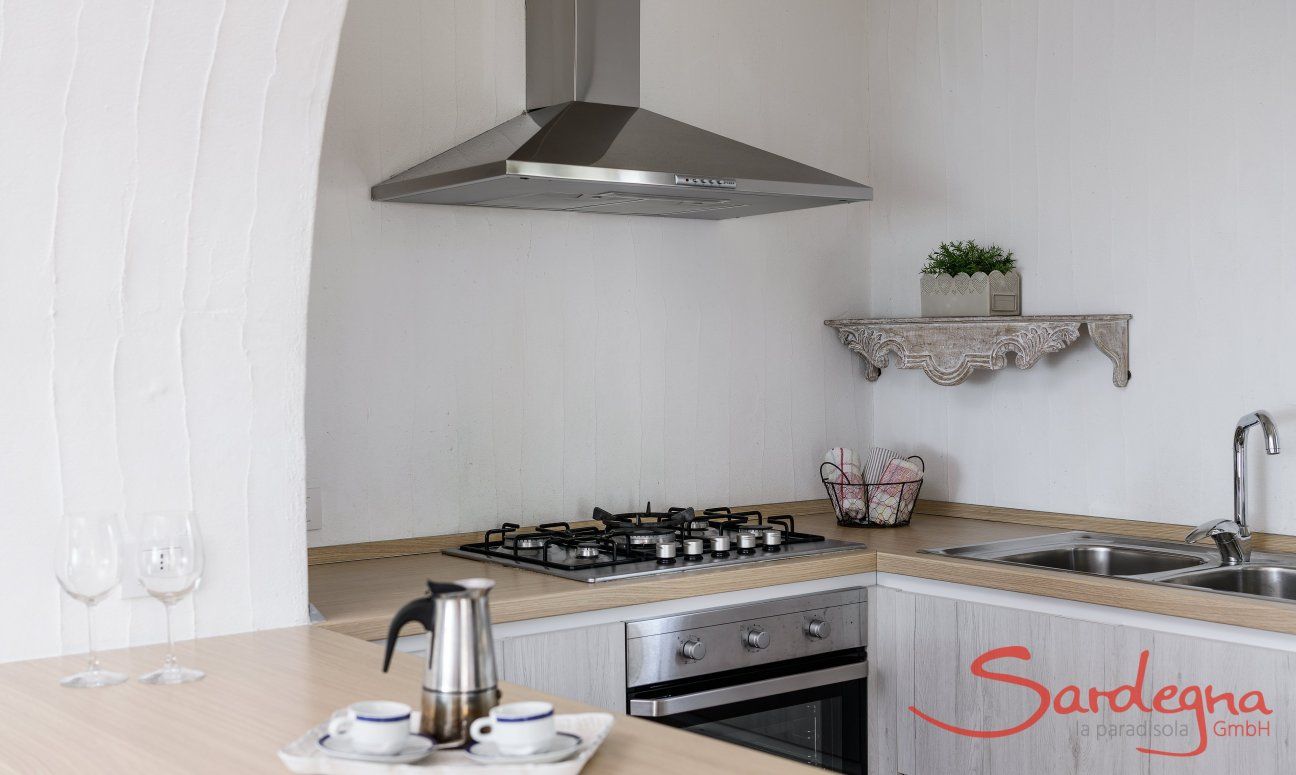 Li Conchi 30 | Cucina con fornelli a gas e cappa Presentazione Li Conchi 30