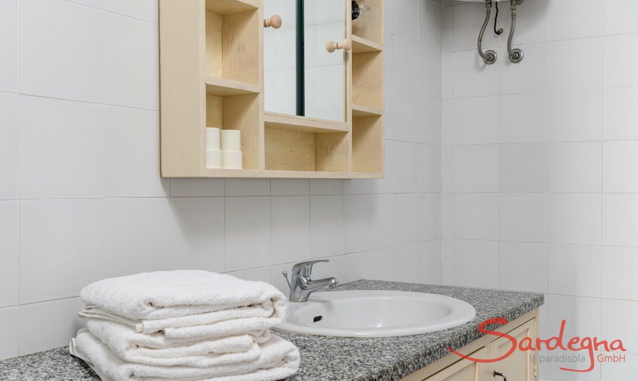 Casa 1 | Lavandino nel bagno 1 Casa 1 Sant Elmo Sardegna del Sud