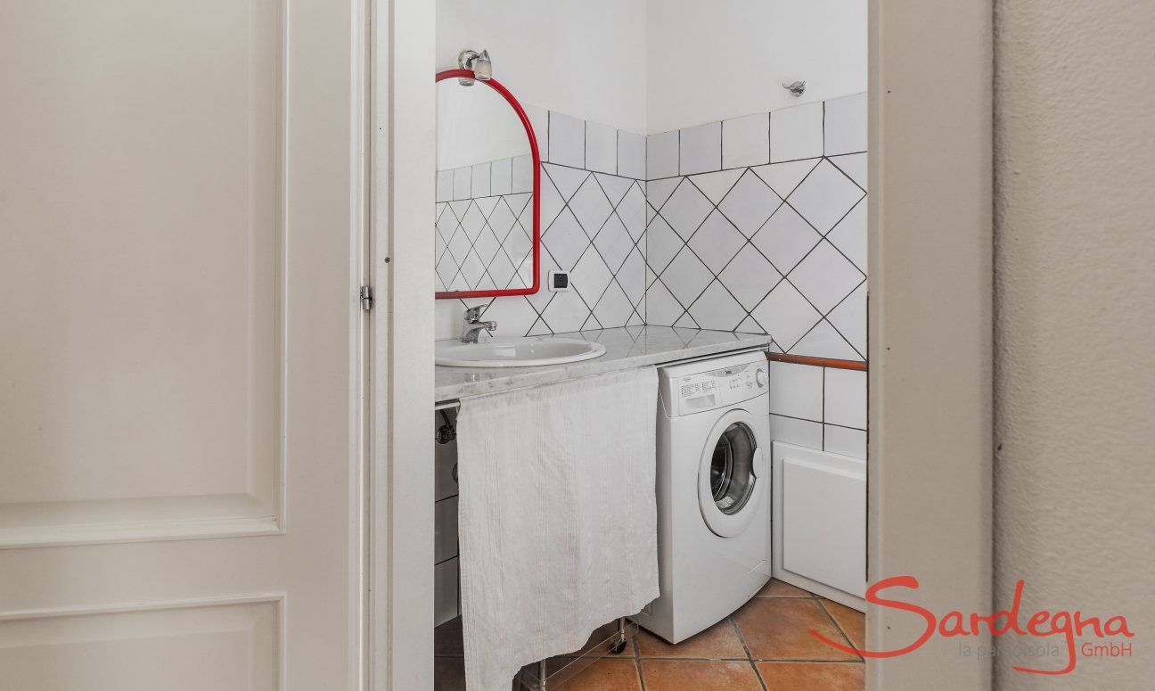 Apartment Orri 2 | Bagno ospite con lavatrice App. Orri 2, Tortoli, Costa Est, Sardegna
