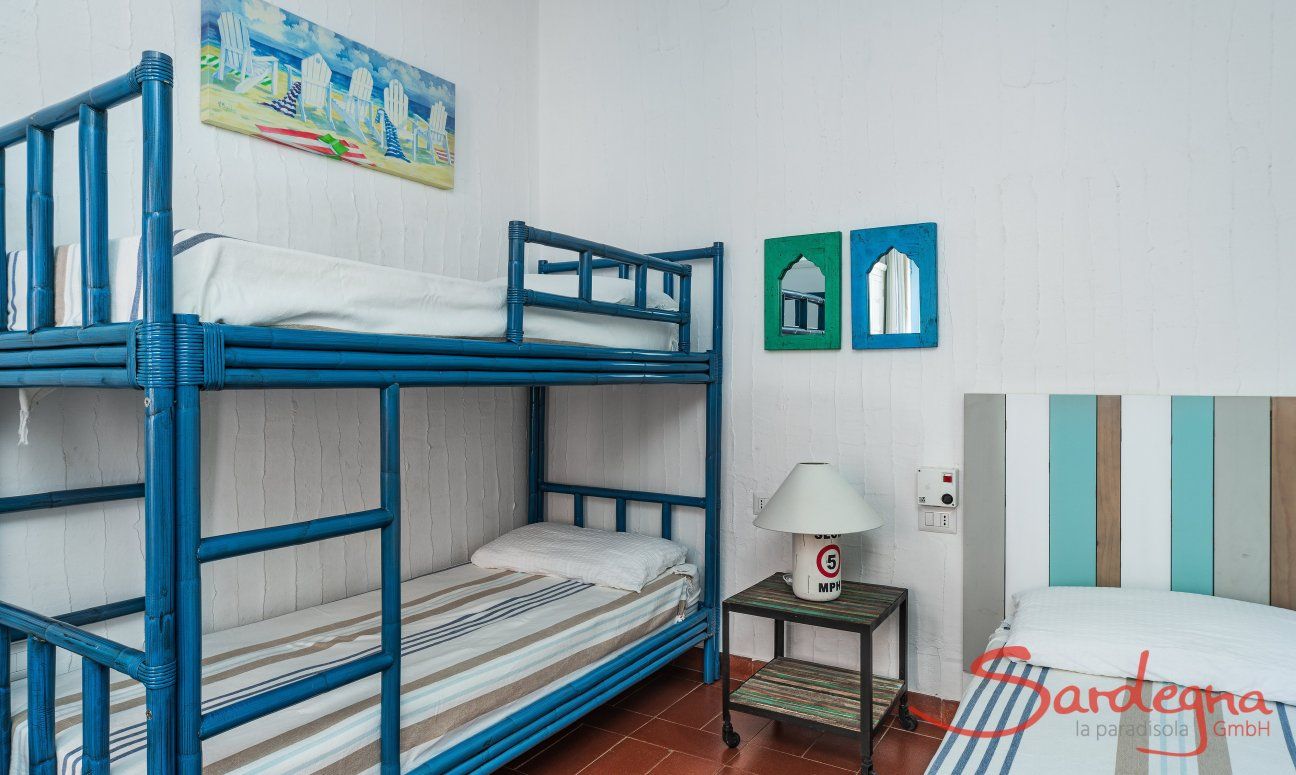 Casa 17 | Camera 2 con letto a castello e letto singolo Casa 17, Sant Elmo, Sud Sardegna